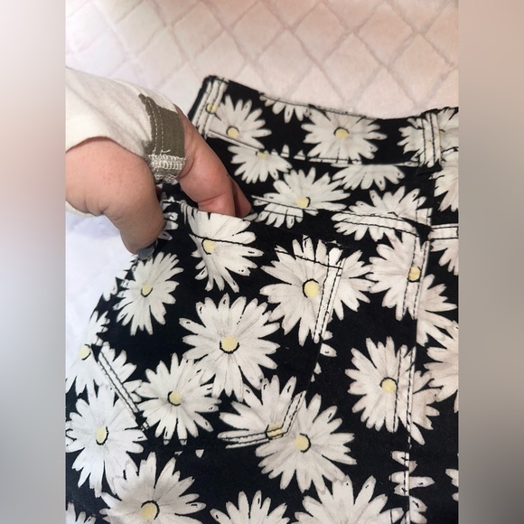🖤🌼DAISY SHORTS SIZE 5 - Picture 3 of 7